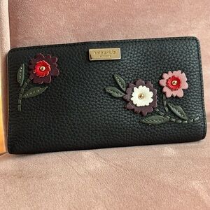 Kate Spade flower wallet 🌸